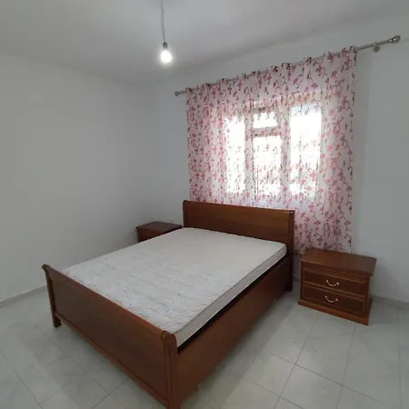 Apartment , Free Parking & Balcony *