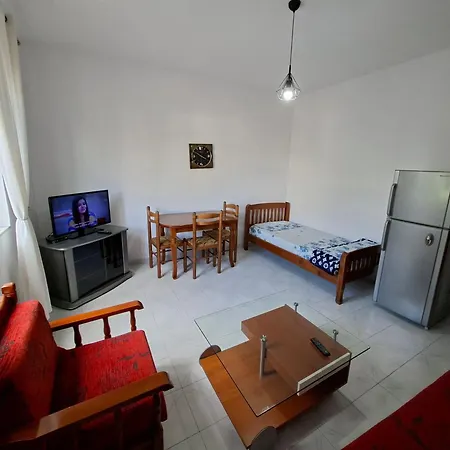 , Free Parking & Balcony Apartment *
