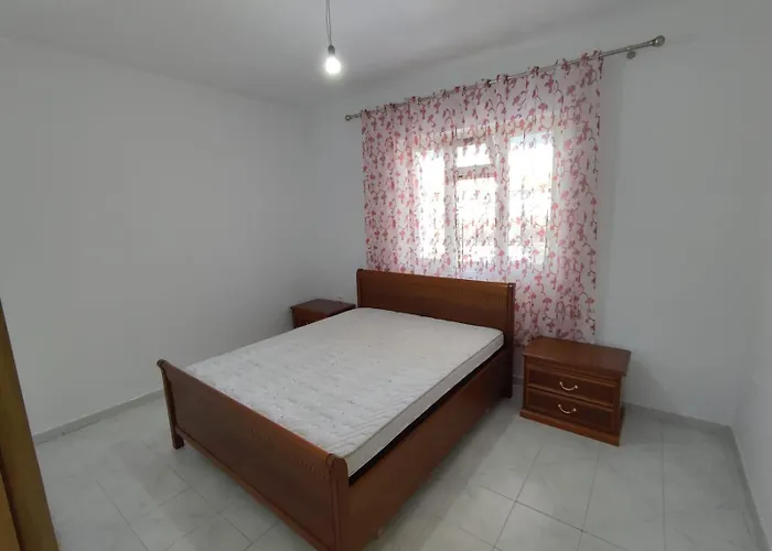 Lejlighed , Free Parking & Balcony *